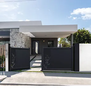 installation de portail en aluminium contemporain